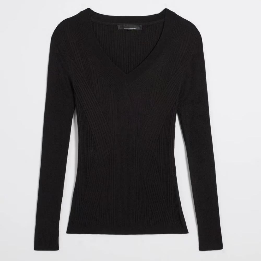 White House Black Market Long Sleeve Cashmere Blend V-Neck Top
